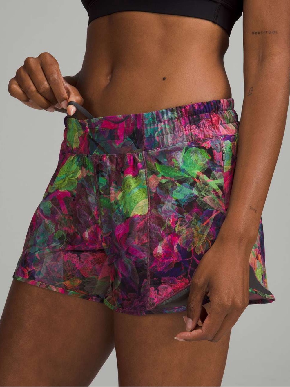lululemon Hotty Hot Low Rise Shorts 4” Vivid Floral Tone Multi Grey VFTM size 12 - Picture 4 of 10